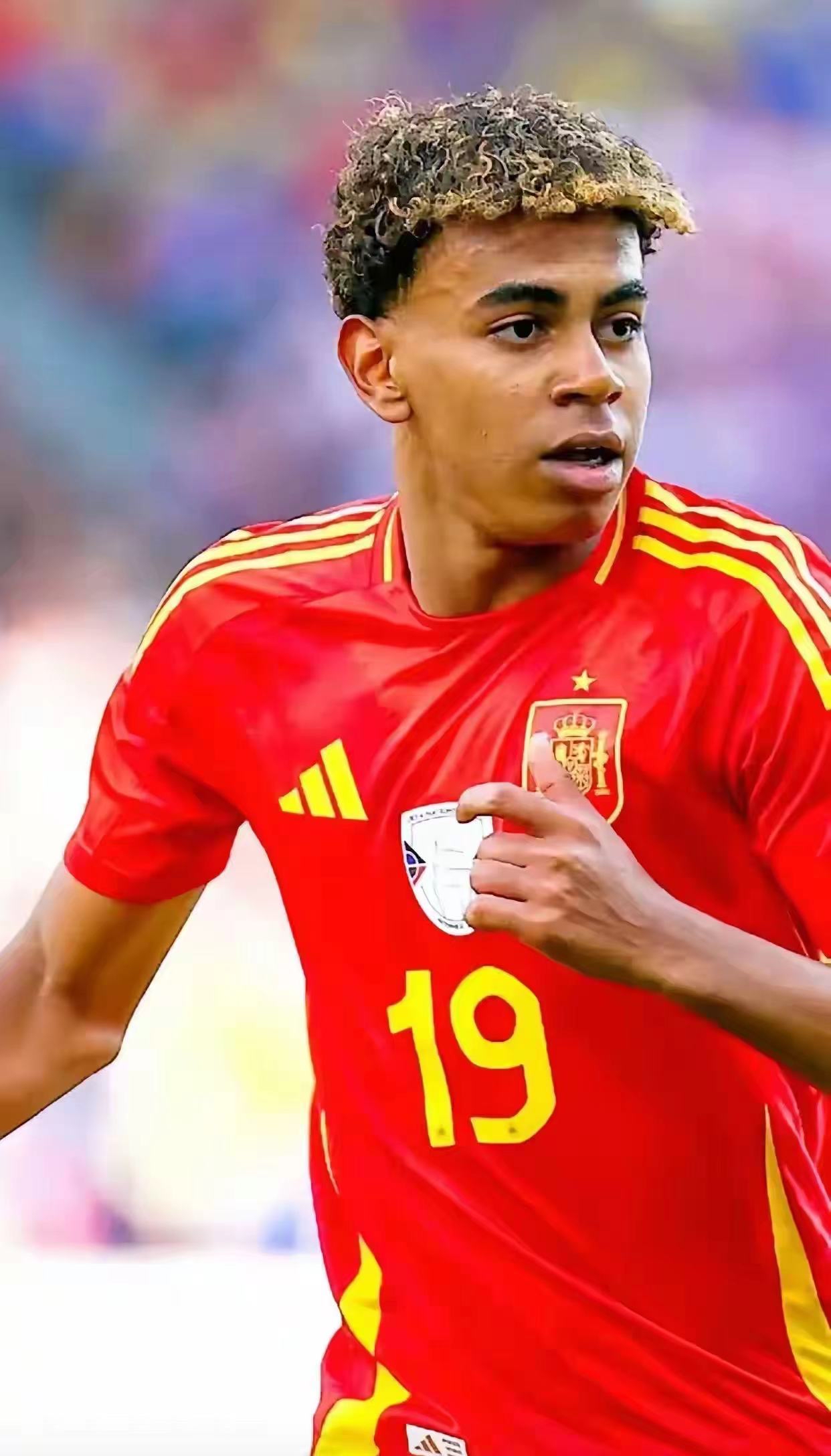 足坛传奇再崭露头角,为球队带来无限希望 足坛传奇再崭露头角,为球队带来无限希望