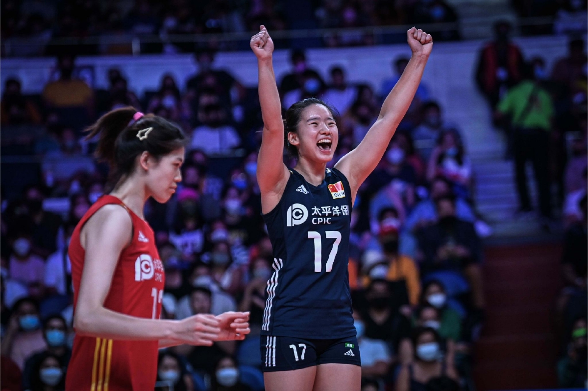 加拿大女排大胜，波兰游泳队连夺奖杯