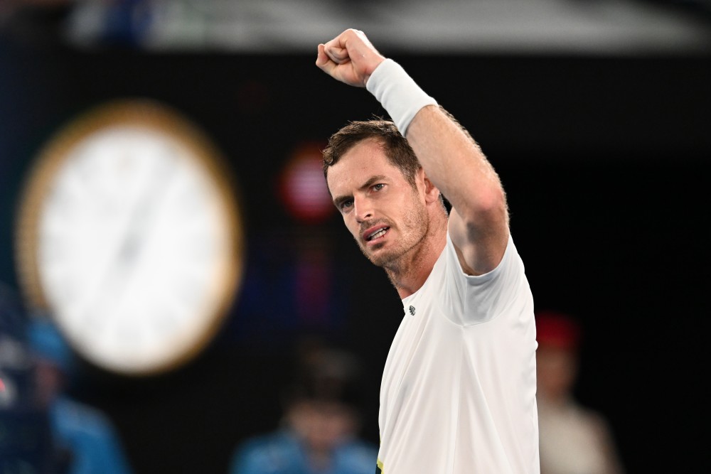 包含意大利网球队逆转美国网球队，穆雷打破历史纪录的词条