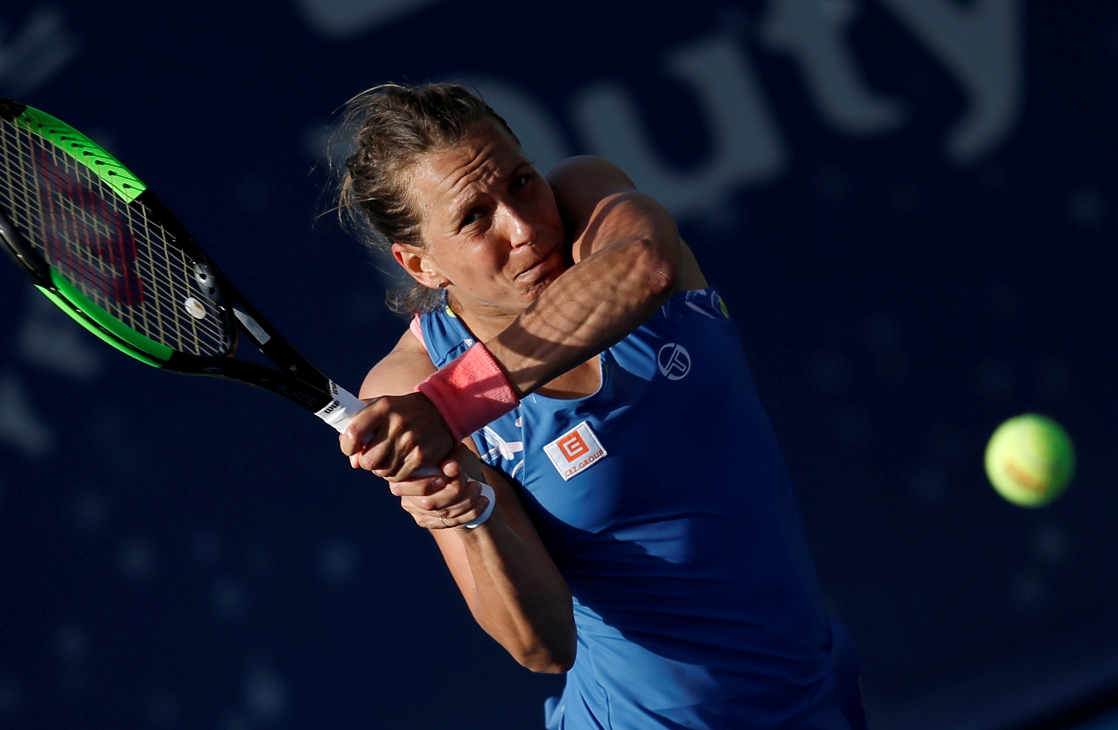 关于西班牙网球队险胜英国网球队，克耶高斯完成帽子戏法的信息