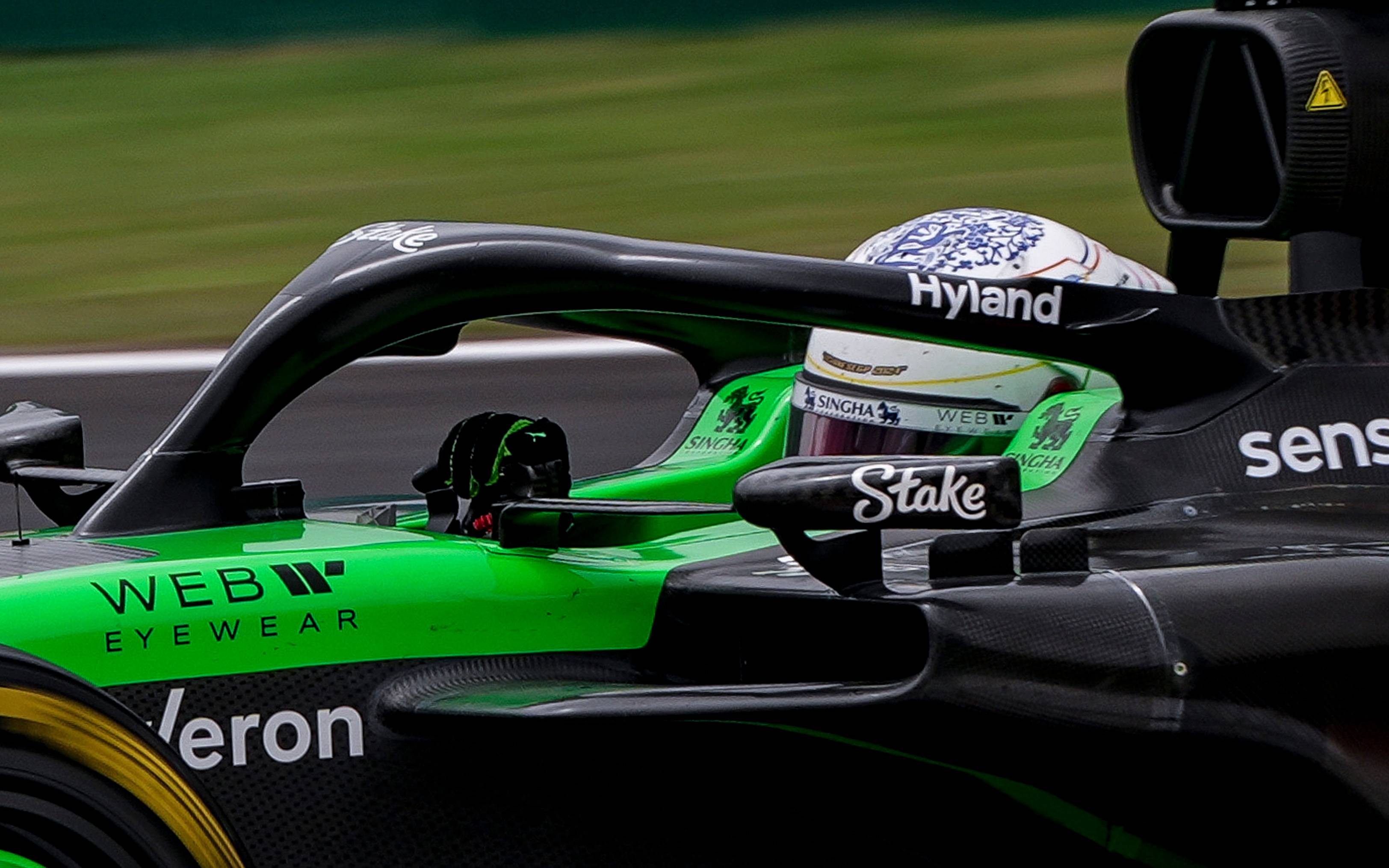 红牛车队轻取雷诺车队，周冠宇状态火热