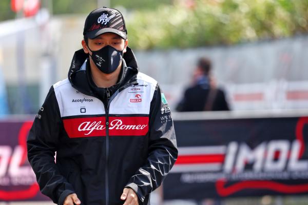 红牛车队轻取雷诺车队，周冠宇状态火热